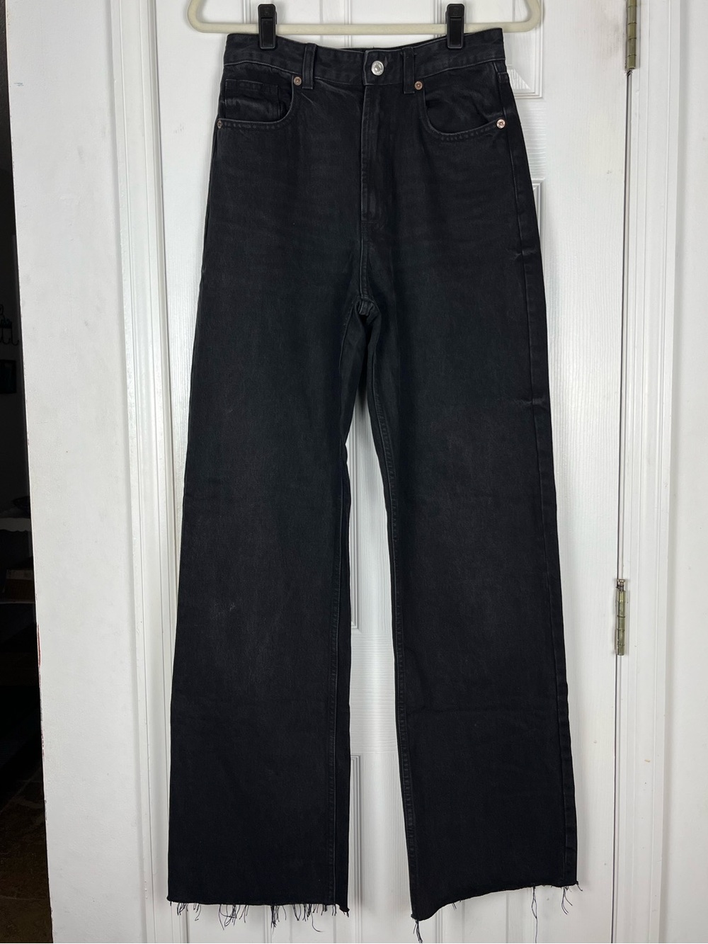 Zara Black High Rise Wide Leg Jeans Sz 6 Fray Hems Capsule Closet